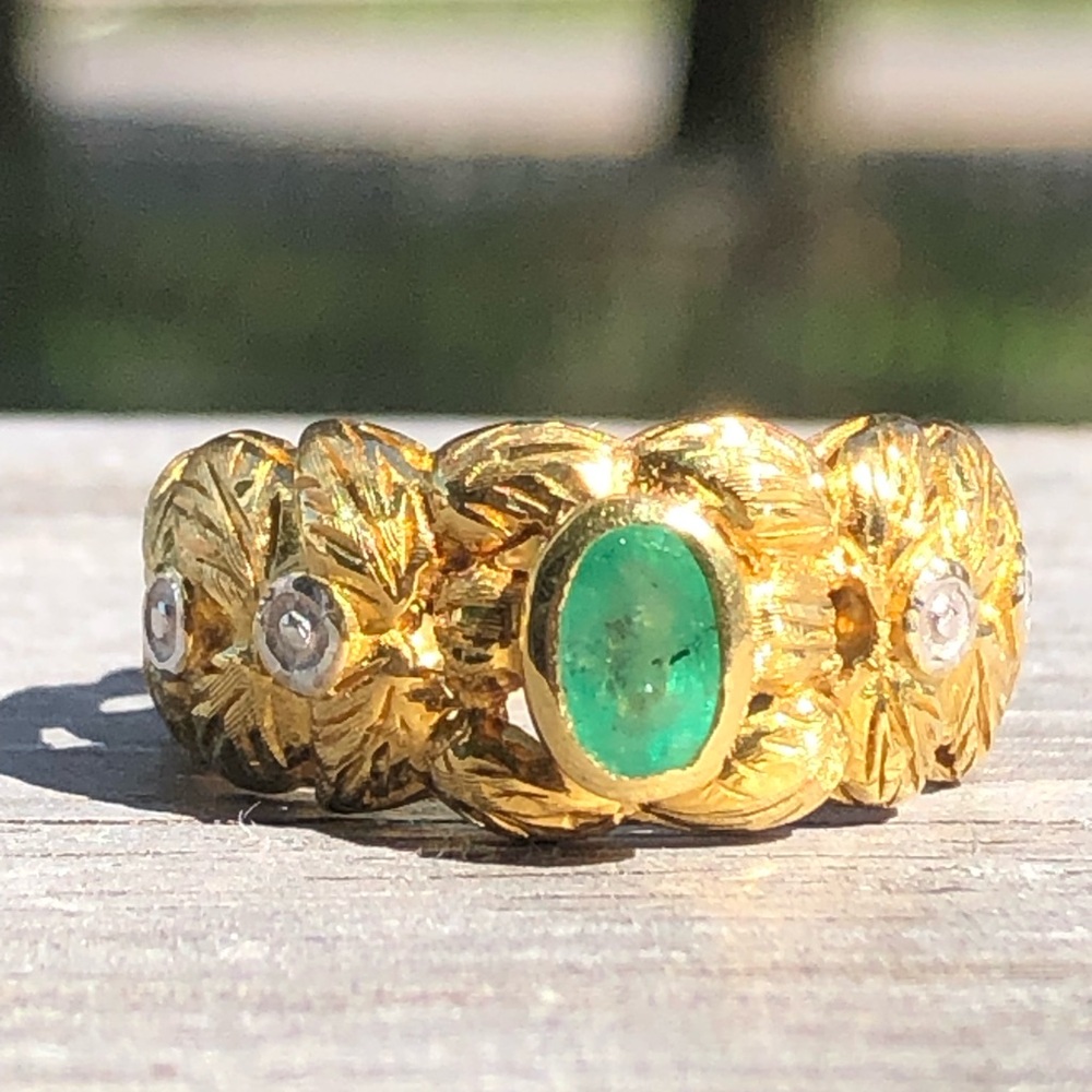 18kt yellow gold emerald ring